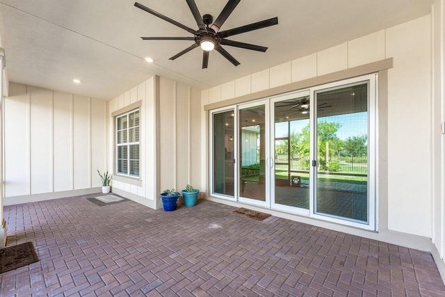 940 Hookline Circle, Loxahatchee, FL 33470