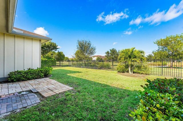 940 Hookline Circle, Loxahatchee, FL 33470