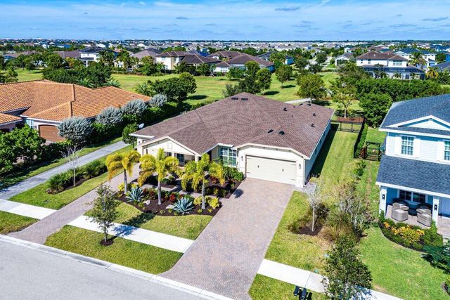 940 Hookline Circle, Loxahatchee, FL 33470