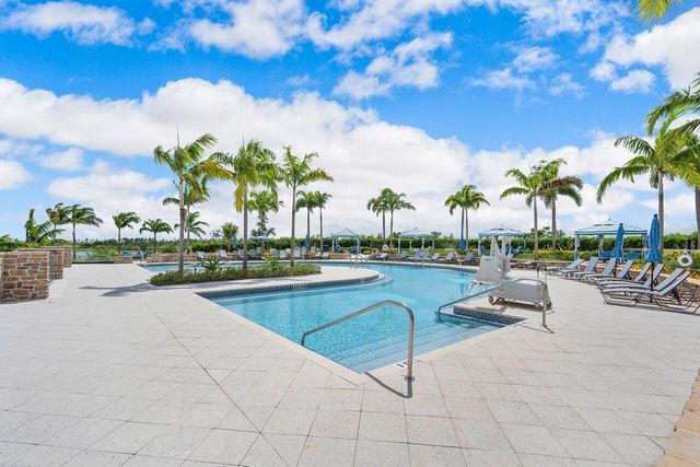 940 Hookline Circle, Loxahatchee, FL 33470