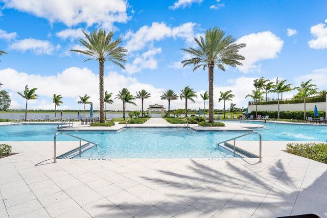 940 Hookline Circle, Loxahatchee, FL 33470