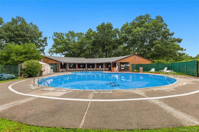 47 Coachlight Square, Montrose, NY 10548