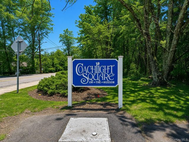 47 Coachlight Square, Montrose, NY 10548