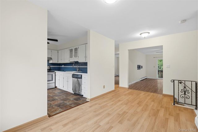 47 Coachlight Square, Montrose, NY 10548