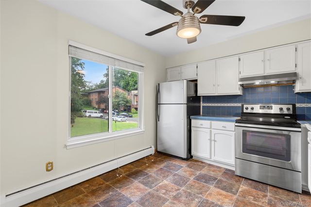 47 Coachlight Square, Montrose, NY 10548