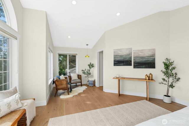 11728 Riviera Place NE, Seattle, WA 98125