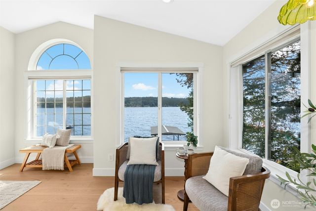 11728 Riviera Place NE, Seattle, WA 98125