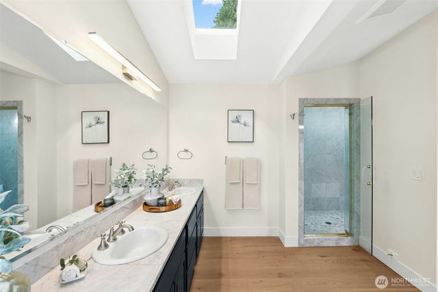 11728 Riviera Place NE, Seattle, WA 98125