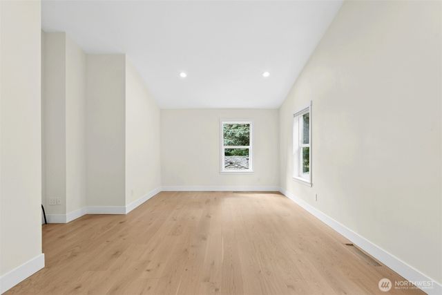 11728 Riviera Place NE, Seattle, WA 98125