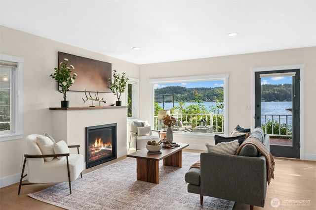 11728 Riviera Place NE, Seattle, WA 98125