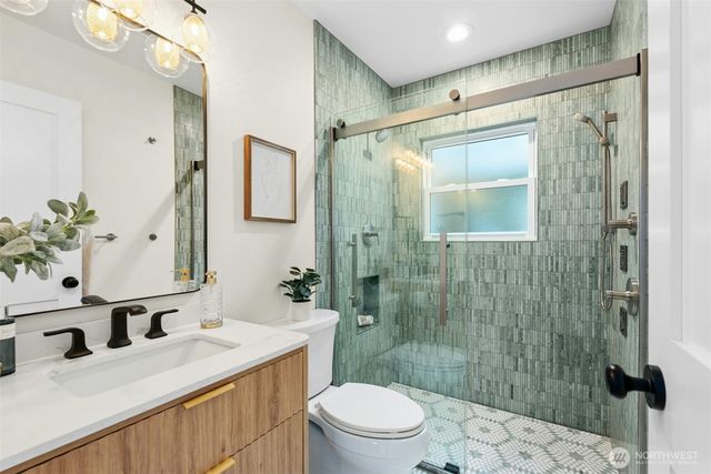 11728 Riviera Place NE, Seattle, WA 98125