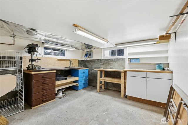 11728 Riviera Place NE, Seattle, WA 98125