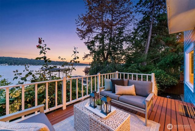 11728 Riviera Place NE, Seattle, WA 98125