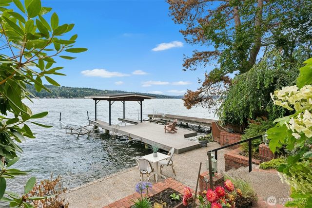 11728 Riviera Place NE, Seattle, WA 98125