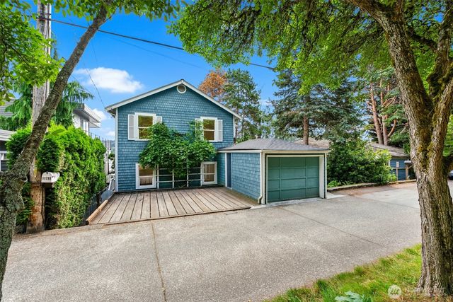 11728 Riviera Place NE, Seattle, WA 98125