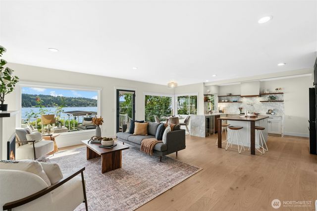 11728 Riviera Place NE, Seattle, WA 98125