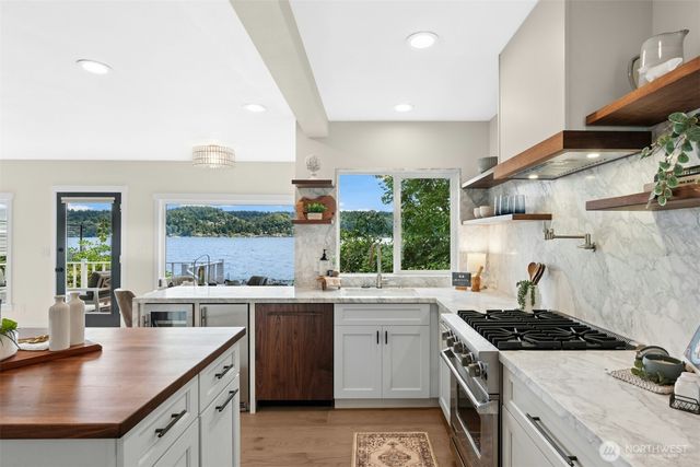 11728 Riviera Place NE, Seattle, WA 98125