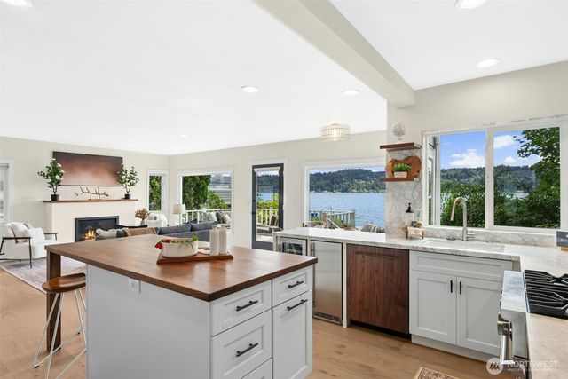 11728 Riviera Place NE, Seattle, WA 98125