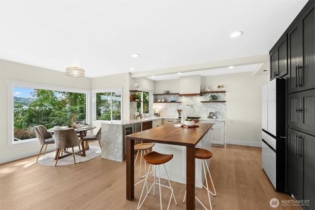 11728 Riviera Place NE, Seattle, WA 98125