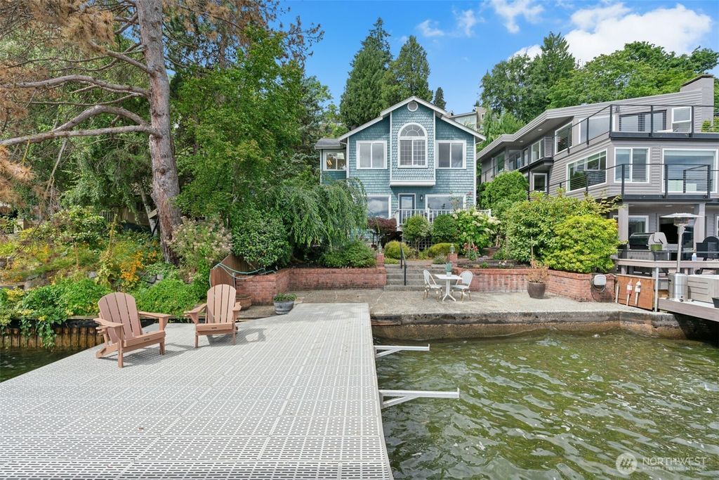 11728 Riviera Place NE, Seattle, WA 98125
