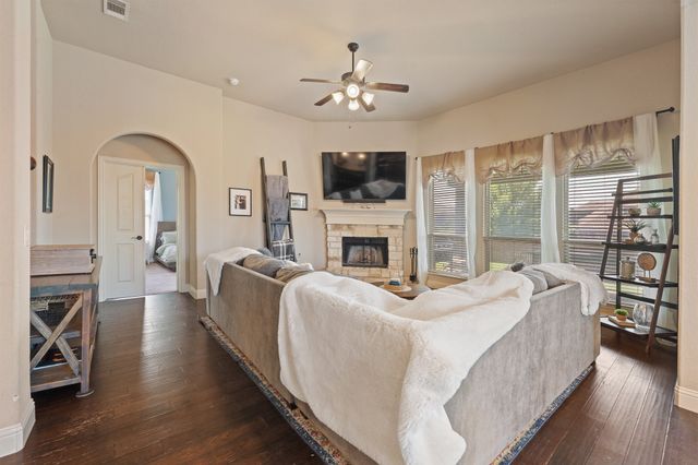 1112 Cardinal Ridge Road, Burleson, TX 76028