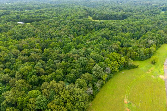 2 Johnson Chapel Rd, Sparta, TN 38583