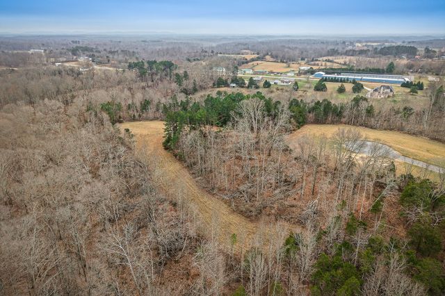 2 Johnson Chapel Rd, Sparta, TN 38583