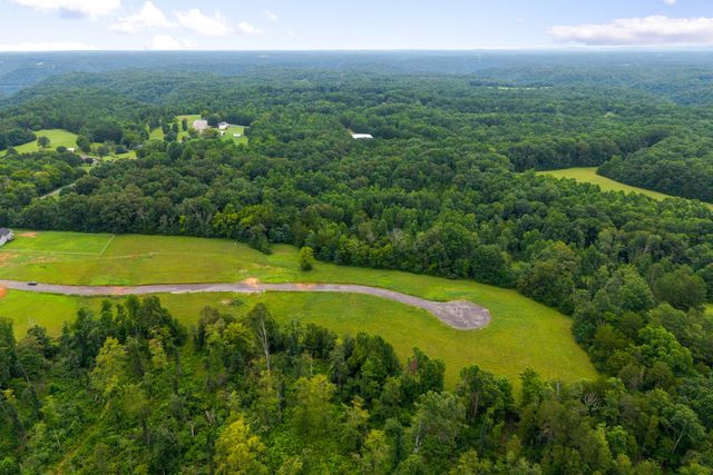 2 Johnson Chapel Rd, Sparta, TN 38583