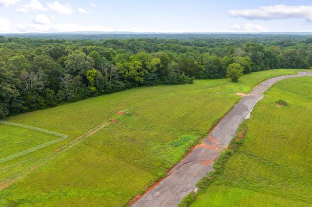 2 Johnson Chapel Rd, Sparta, TN 38583
