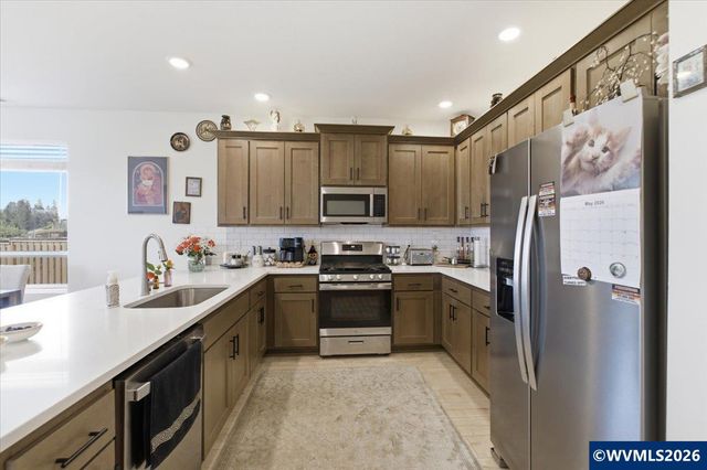 948 Laurel Pl, Silverton, OR 97381