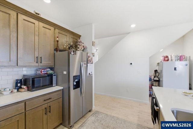 948 Laurel Pl, Silverton, OR 97381