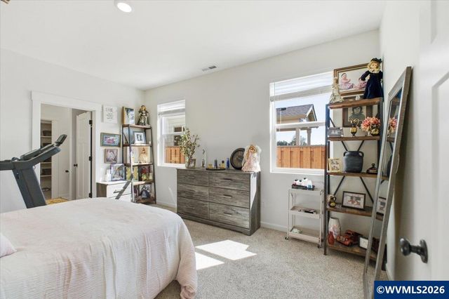 948 Laurel Pl, Silverton, OR 97381