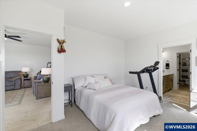 948 Laurel Pl, Silverton, OR 97381