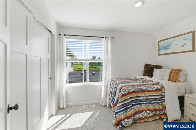 948 Laurel Pl, Silverton, OR 97381