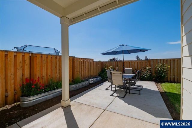 948 Laurel Pl, Silverton, OR 97381