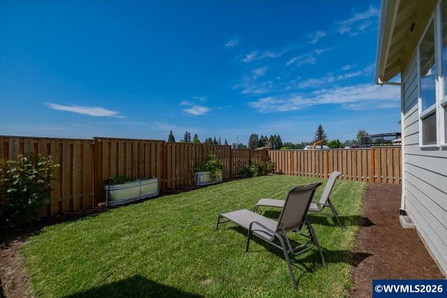 948 Laurel Pl, Silverton, OR 97381