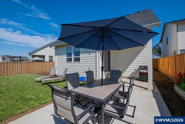 948 Laurel Pl, Silverton, OR 97381