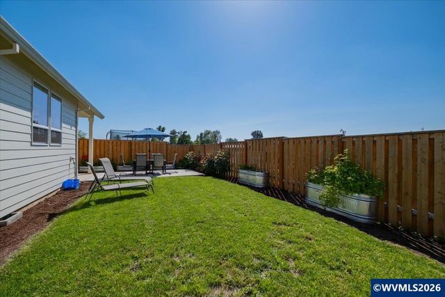 948 Laurel Pl, Silverton, OR 97381