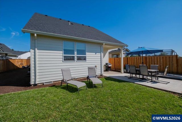 948 Laurel Pl, Silverton, OR 97381