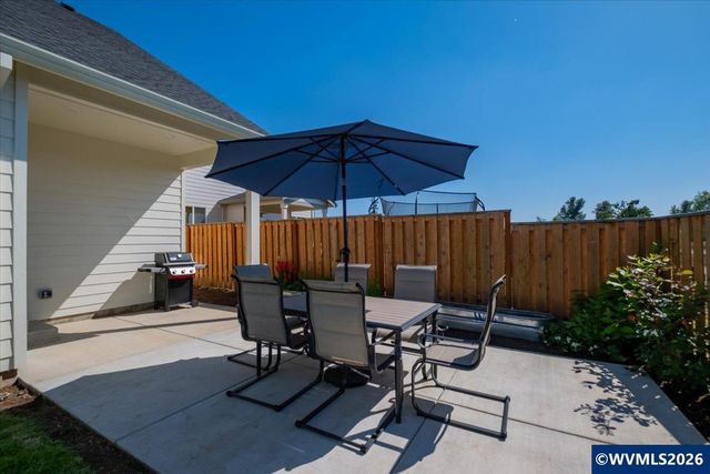 948 Laurel Pl, Silverton, OR 97381
