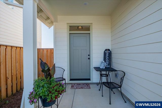 948 Laurel Pl, Silverton, OR 97381