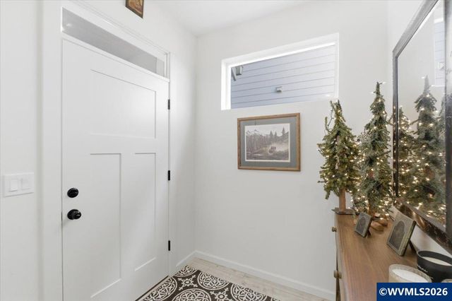 948 Laurel Pl, Silverton, OR 97381