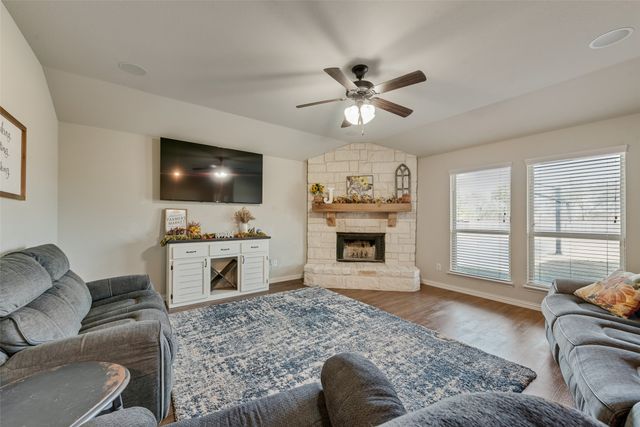 343 Amber Lane, Nevada, TX 75173