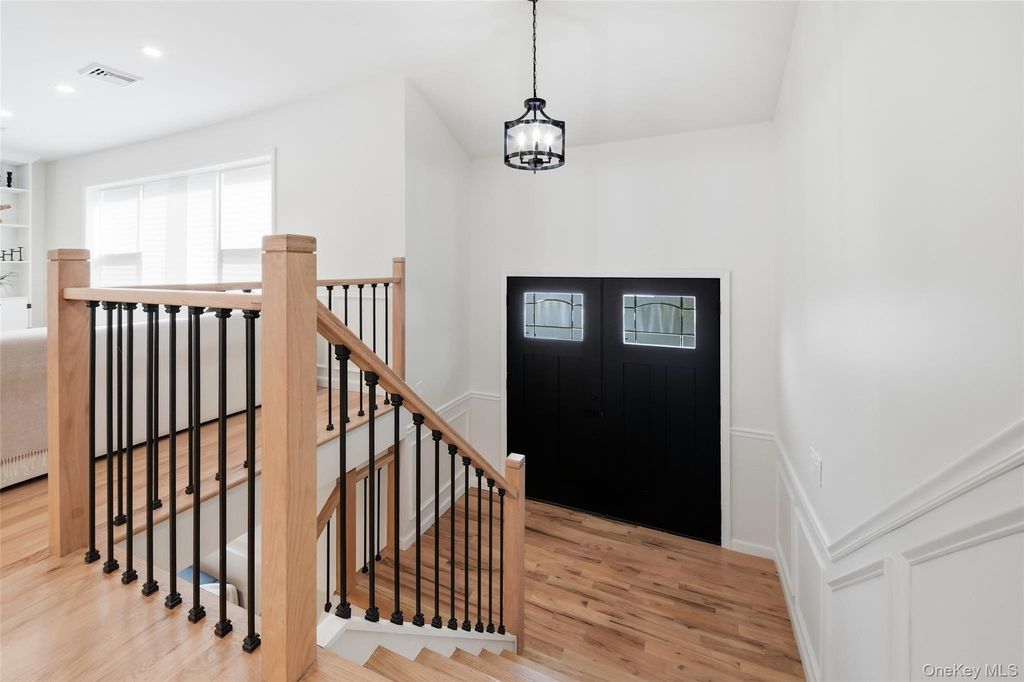 16 Merritt, Massapequa, NY 11758 — photo 2