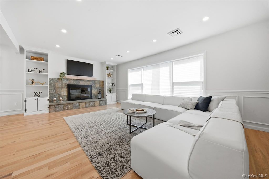 16 Merritt, Massapequa, NY 11758 — photo 3