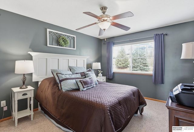 17532 Parker Plaza, Omaha, NE 68118