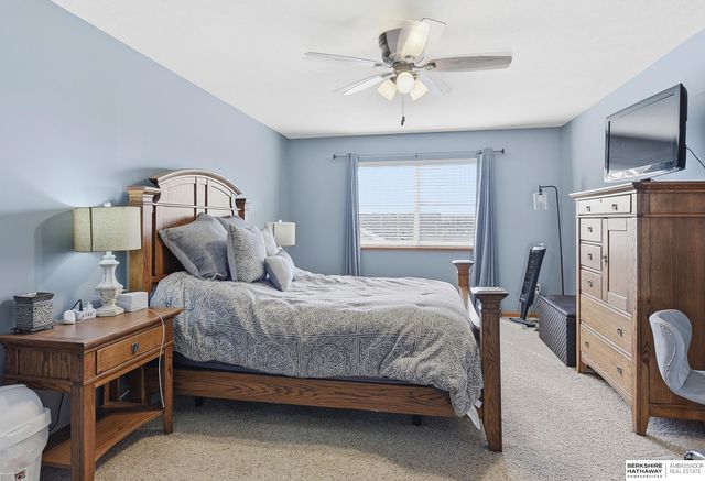 17532 Parker Plaza, Omaha, NE 68118