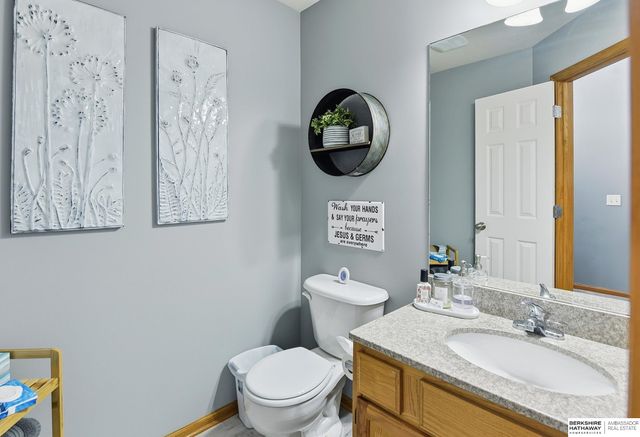 17532 Parker Plaza, Omaha, NE 68118