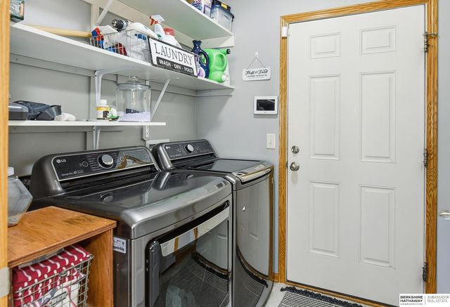 17532 Parker Plaza, Omaha, NE 68118