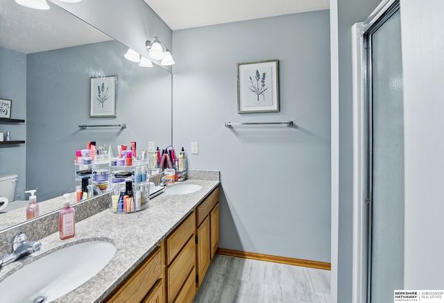 17532 Parker Plaza, Omaha, NE 68118